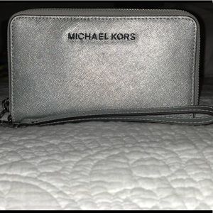 Michael Kors jet set wallet